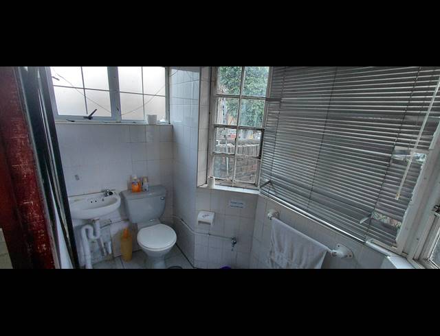 100M² OFFICE TO LET IN OVERPORT
